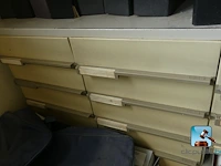Partij meubilair met it-apparatuur - afbeelding 14 van  28