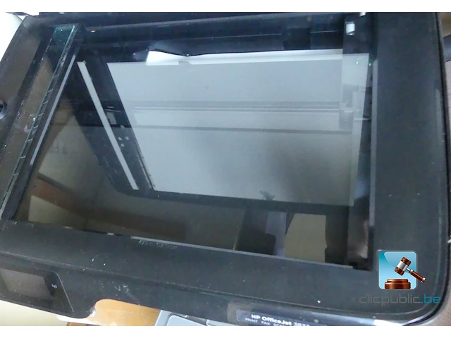 Partij meubilair met it-apparatuur - afbeelding 21 van  28