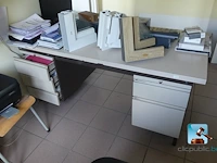 Partij meubilair met it-apparatuur - afbeelding 22 van  28