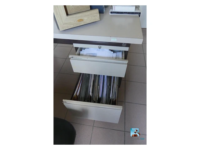 Partij meubilair met it-apparatuur - afbeelding 24 van  28