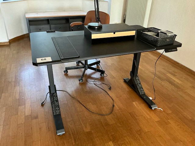 Partij meubilair - afbeelding 1 van  12