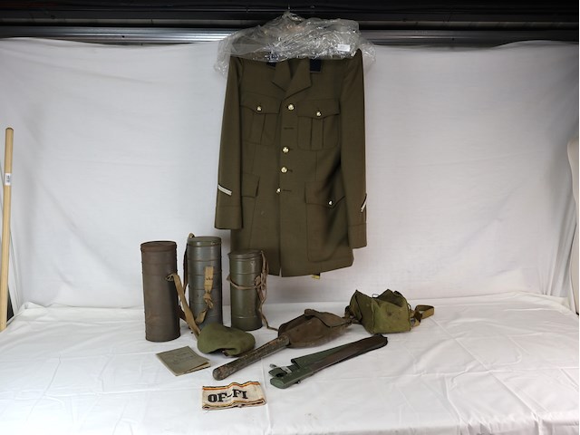 Partij militaria - afbeelding 1 van  9