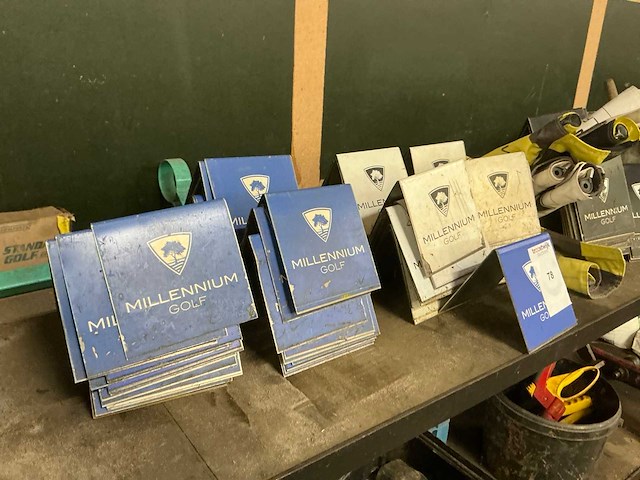 Partij millennium vlaggen en markers - afbeelding 2 van  4