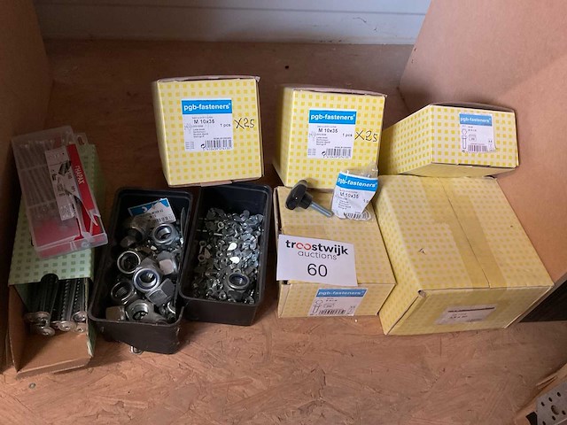 Partij moeren schroeven - afbeelding 1 van  9