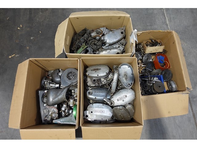 Partij motoronderdelen - afbeelding 1 van  5