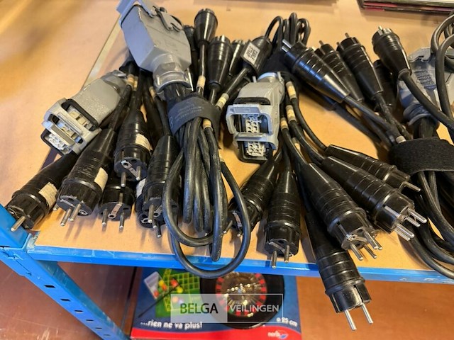 Partij multikabels met meerdere schuko-stekkers - afbeelding 2 van  5