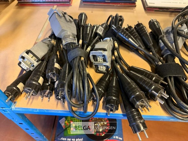 Partij multikabels met meerdere schuko-stekkers - afbeelding 3 van  5