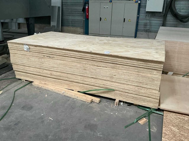 Partij multiplex plaatmateriaal - afbeelding 1 van  3