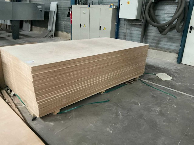 Partij multiplex plaatmateriaal - afbeelding 1 van  2