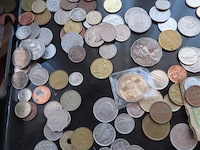 Partij munten in schaal - afbeelding 2 van  3