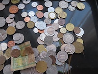 Partij munten in schaal - afbeelding 3 van  3