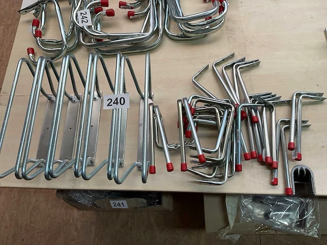Partij muur beugels en fiets rekken - afbeelding 1 van  6