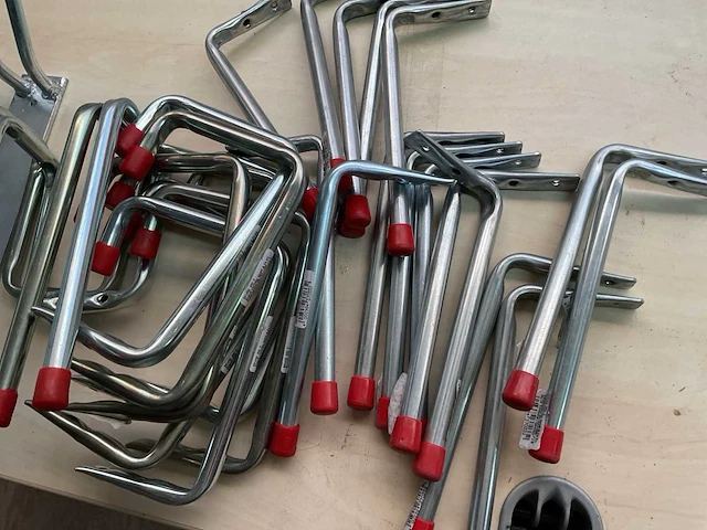 Partij muur beugels en fiets rekken - afbeelding 5 van  6