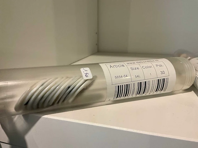 Partij naaigaren en knopen - afbeelding 2 van  16