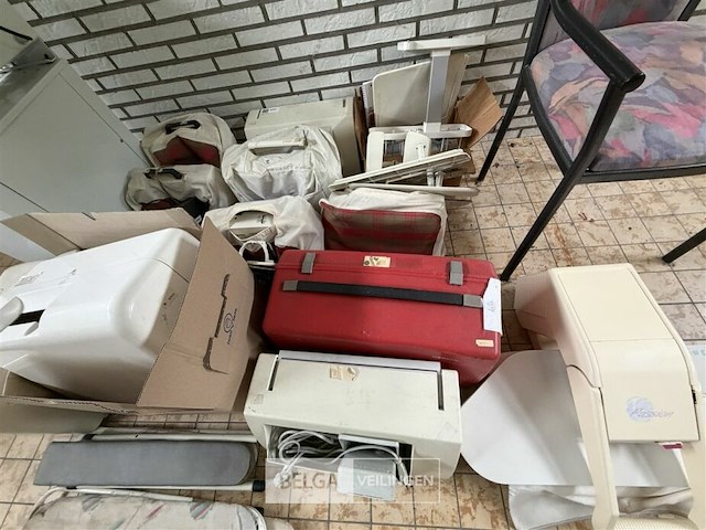 Partij naaimachines voor wisselstukken - afbeelding 6 van  9