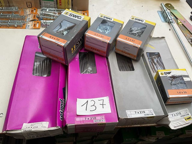 Partij nagels en krammen - afbeelding 1 van  6