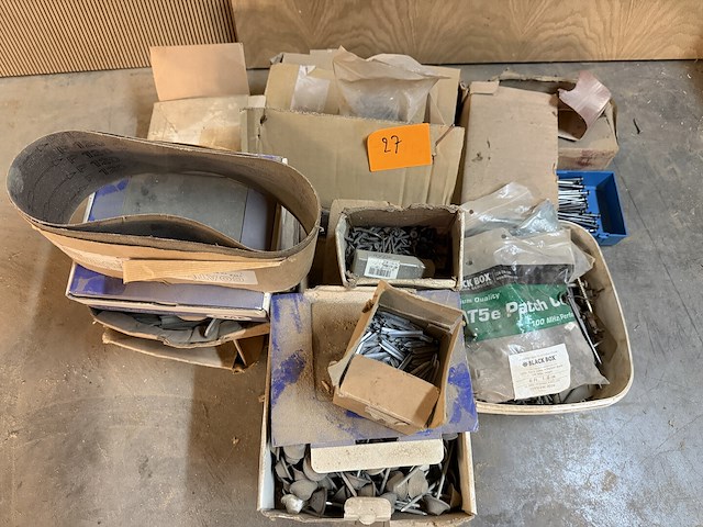 Partij nagels - afbeelding 1 van  1