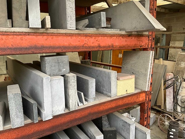 Partij natuursteen/ blauwsteen - afbeelding 2 van  30