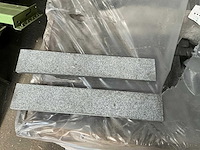 Partij natuursteen plinten ca 500 stuks ca 200 lm