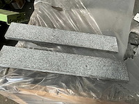 Partij natuursteen plinten ca 500 stuks ca 200 lm - afbeelding 2 van  5