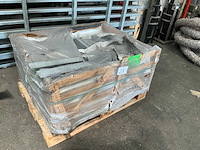 Partij natuursteen plinten ca 500 stuks ca 200 lm - afbeelding 4 van  5