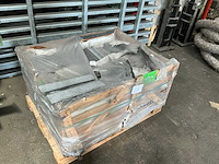 Partij natuursteen plinten ca 500 stuks ca 200 lm - afbeelding 5 van  5