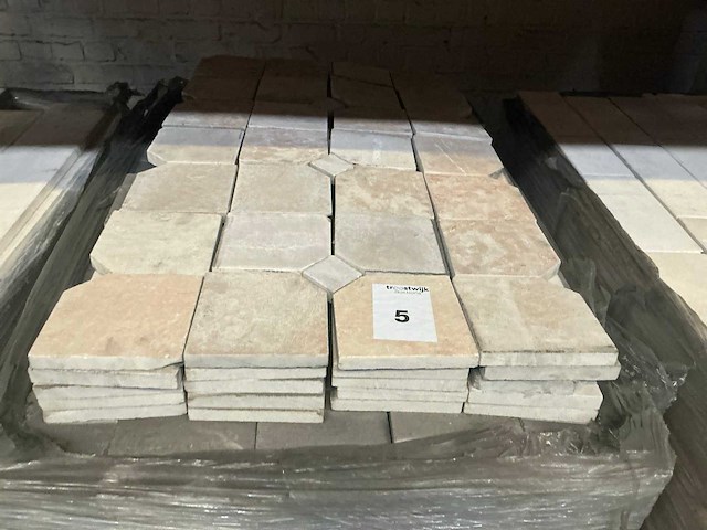 Partij natuursteen tegels - afbeelding 1 van  3