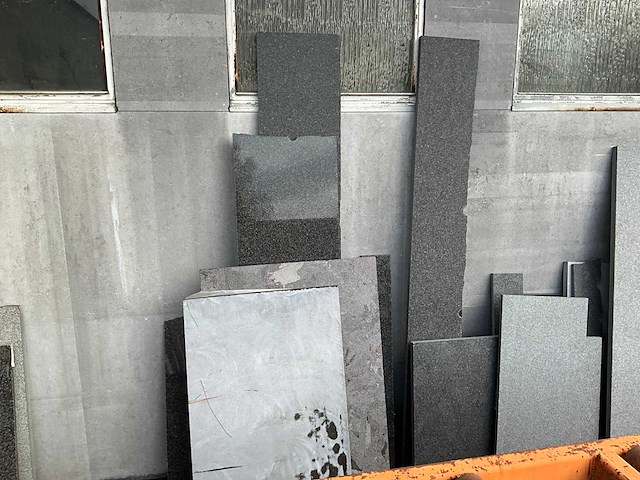 Partij natuursteen - afbeelding 13 van  26