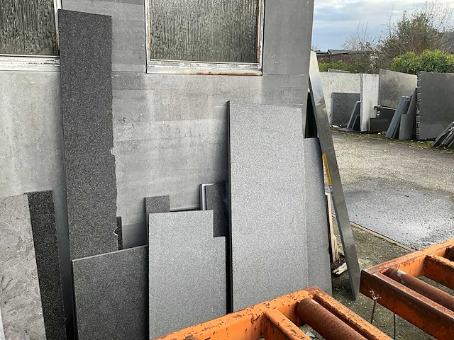 Partij natuursteen - afbeelding 14 van  26