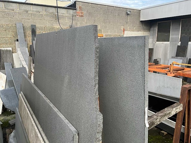 Partij natuursteen - afbeelding 23 van  26