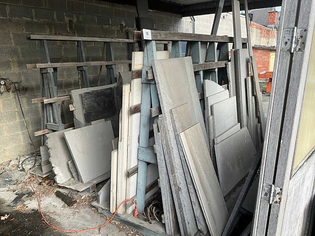 Partij natuursteen - afbeelding 1 van  14