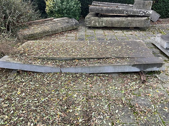 Partij natuursteen - afbeelding 11 van  16