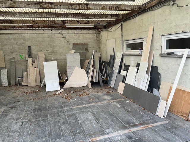 Partij natuursteen - afbeelding 1 van  16