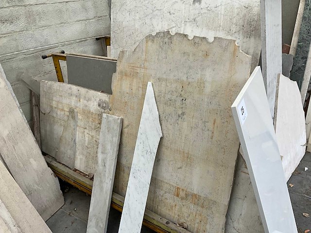 Partij natuursteen - afbeelding 11 van  16