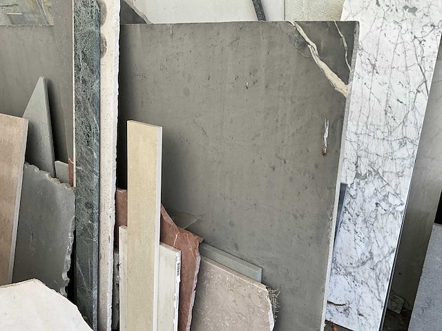 Partij natuursteen - afbeelding 15 van  16