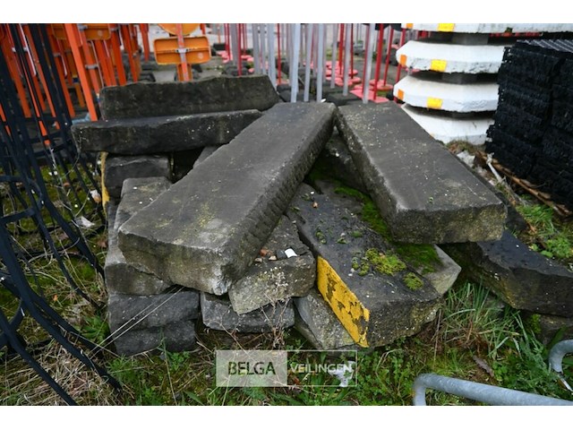 Partij natuurstenen borduren - afbeelding 1 van  5