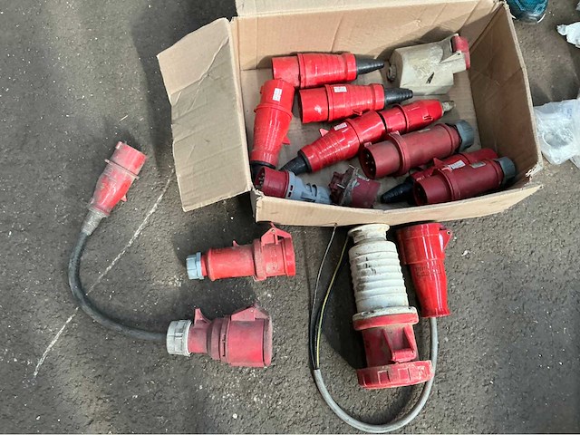 Partij netstekkers - afbeelding 1 van  2