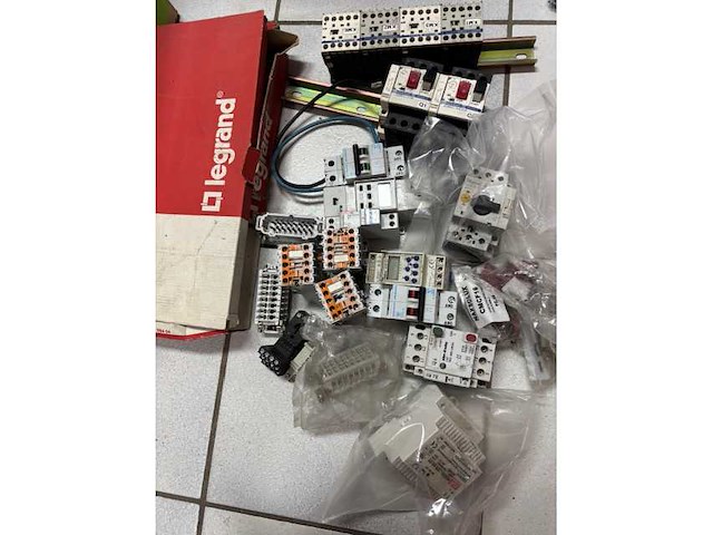 Partij nieuw divers elektra 250 stuks - afbeelding 7 van  8