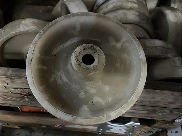 Partij nylon wielen met palletrand - afbeelding 3 van  3