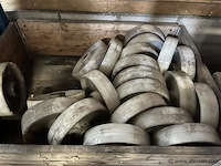 Partij nylon wielen met palletrand - afbeelding 1 van  3