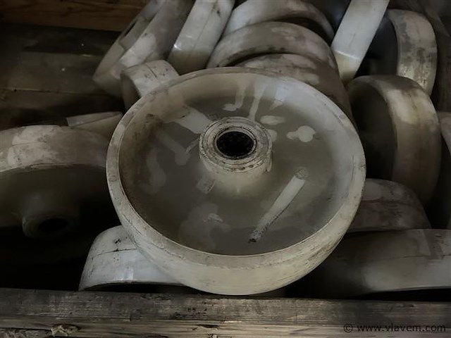 Partij nylon wielen met palletrand - afbeelding 2 van  3