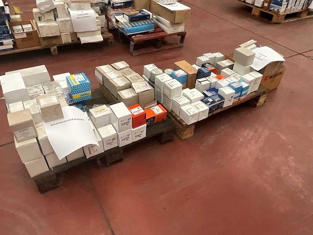 Partij oliefilters & bougies, diverse merken - afbeelding 2 van  4