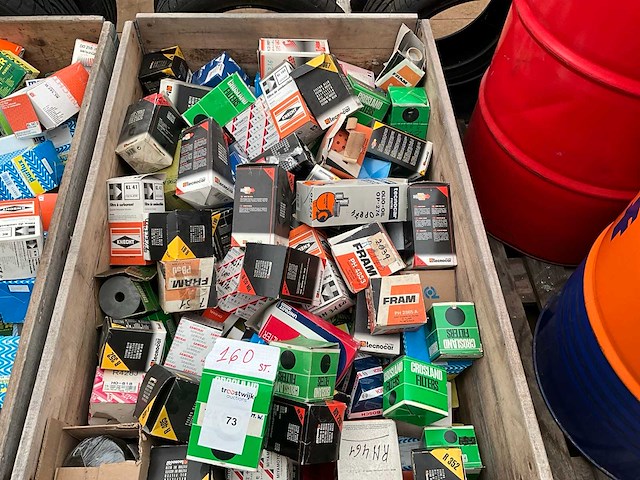 Partij oliefilters circa 160 stuks - afbeelding 2 van  2