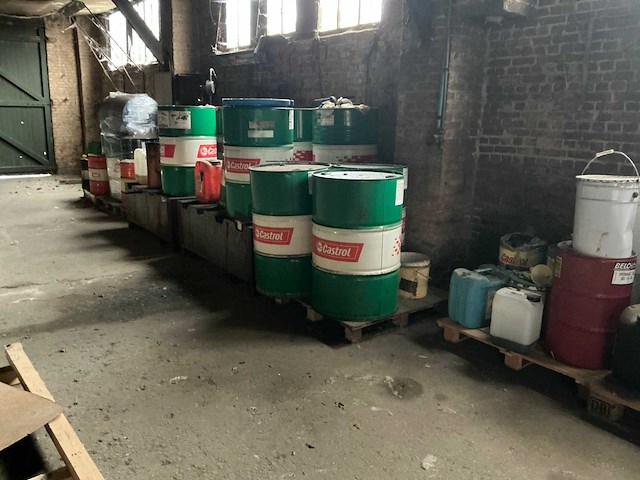 Partij olievaten - afbeelding 1 van  6