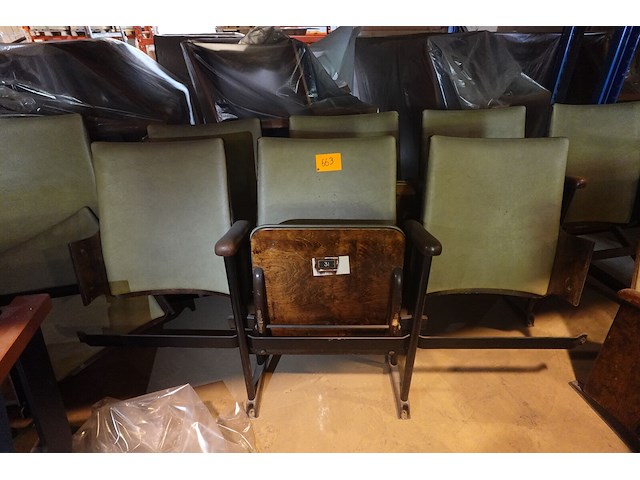 Partij onderdelen antieke theaterstoelen - afbeelding 1 van  9