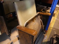 Partij onderdelen antieke theaterstoelen - afbeelding 2 van  9