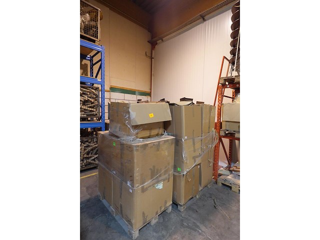 Partij onderdelen antieke theaterstoelen - afbeelding 4 van  9