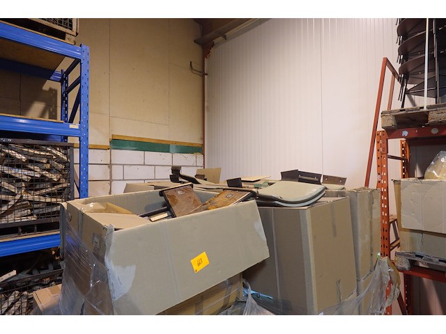 Partij onderdelen antieke theaterstoelen - afbeelding 5 van  9