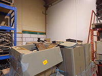 Partij onderdelen antieke theaterstoelen - afbeelding 5 van  9