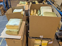 Partij onderdelen bioscoopstoelen - afbeelding 2 van  22